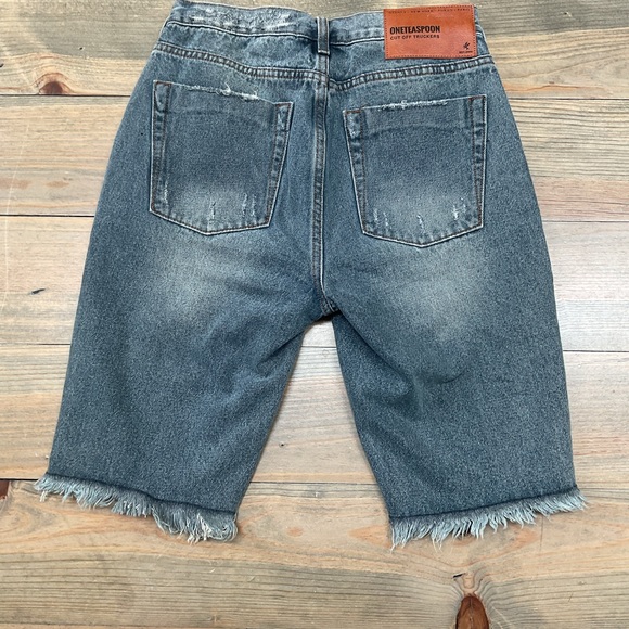 ONE TEASPOON “STEVIES TRUCKERS” SHORTS - Picture 6 of 7